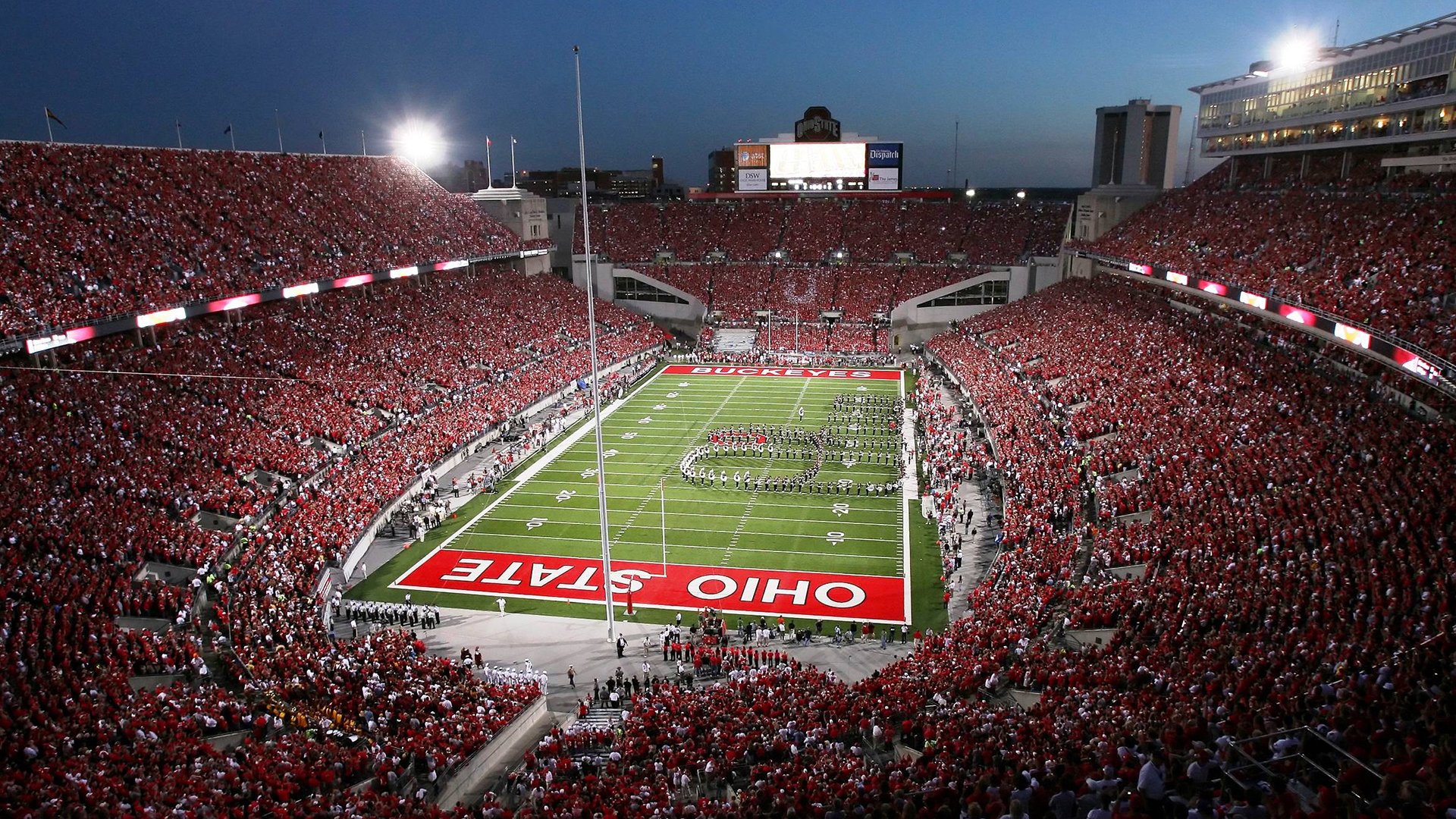 “校园保安体能展示赛” 跑步、俯卧撑样样不落