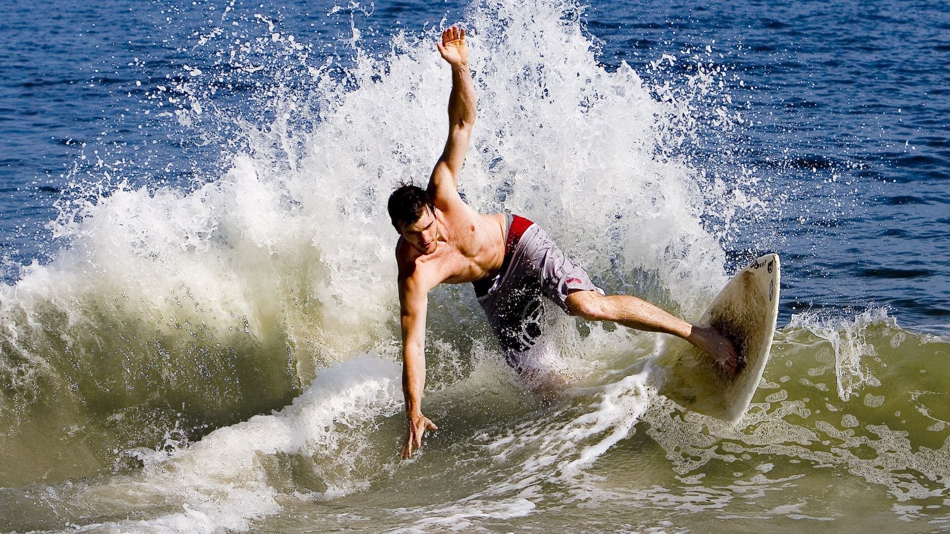 世界柔道锦标赛男子73公斤级 冠军由黑马爆冷夺得